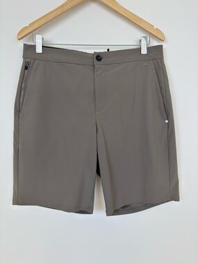 Vuori Fleet Performance Shorts Mens M Gray Stretch Zip Pocket 8” Inseam V386